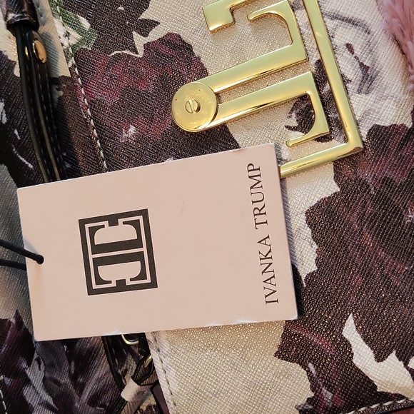 Wallet - Picture 10 of 10